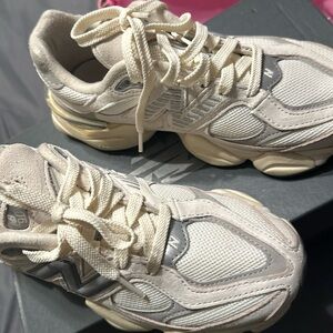 9060 Sea Salt Sneakers